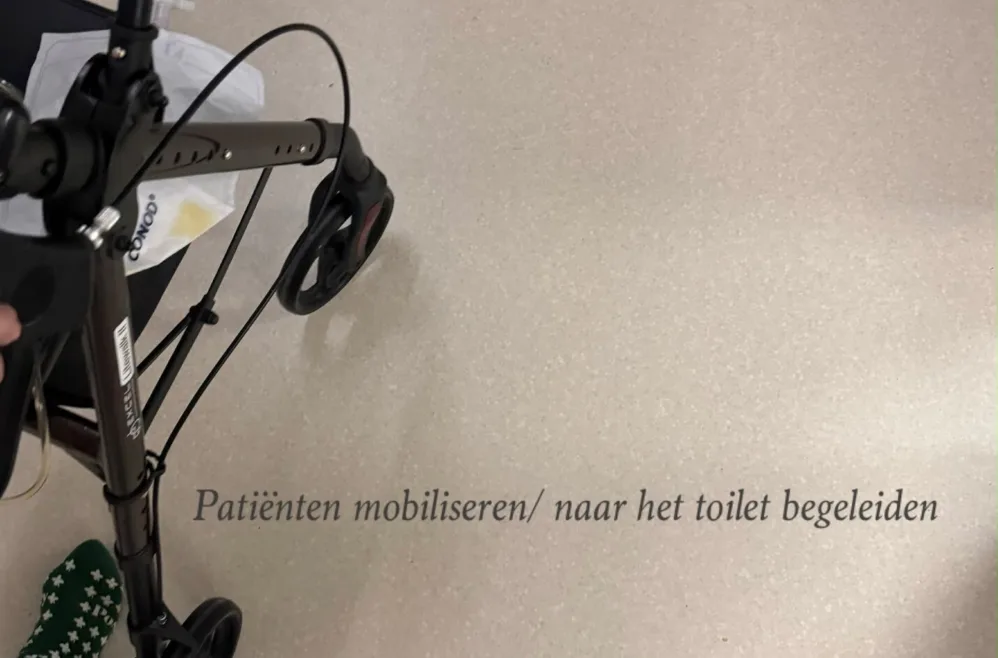 Patiënten mobiliseren en naar het toilet brengen