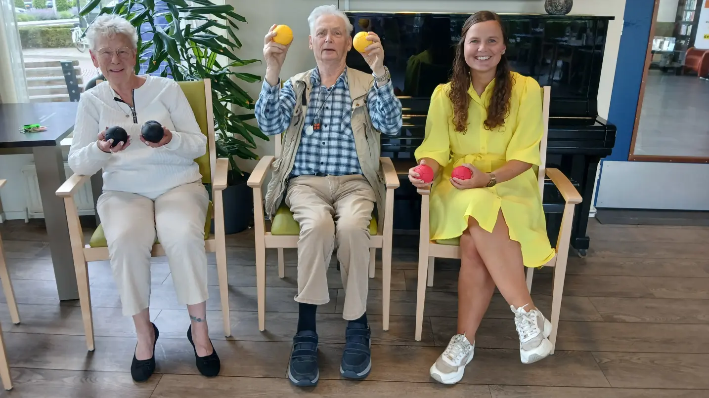 Vrijwilliger Clarise zorgt voor lach in wijksteunpunt Nijenhaghen
