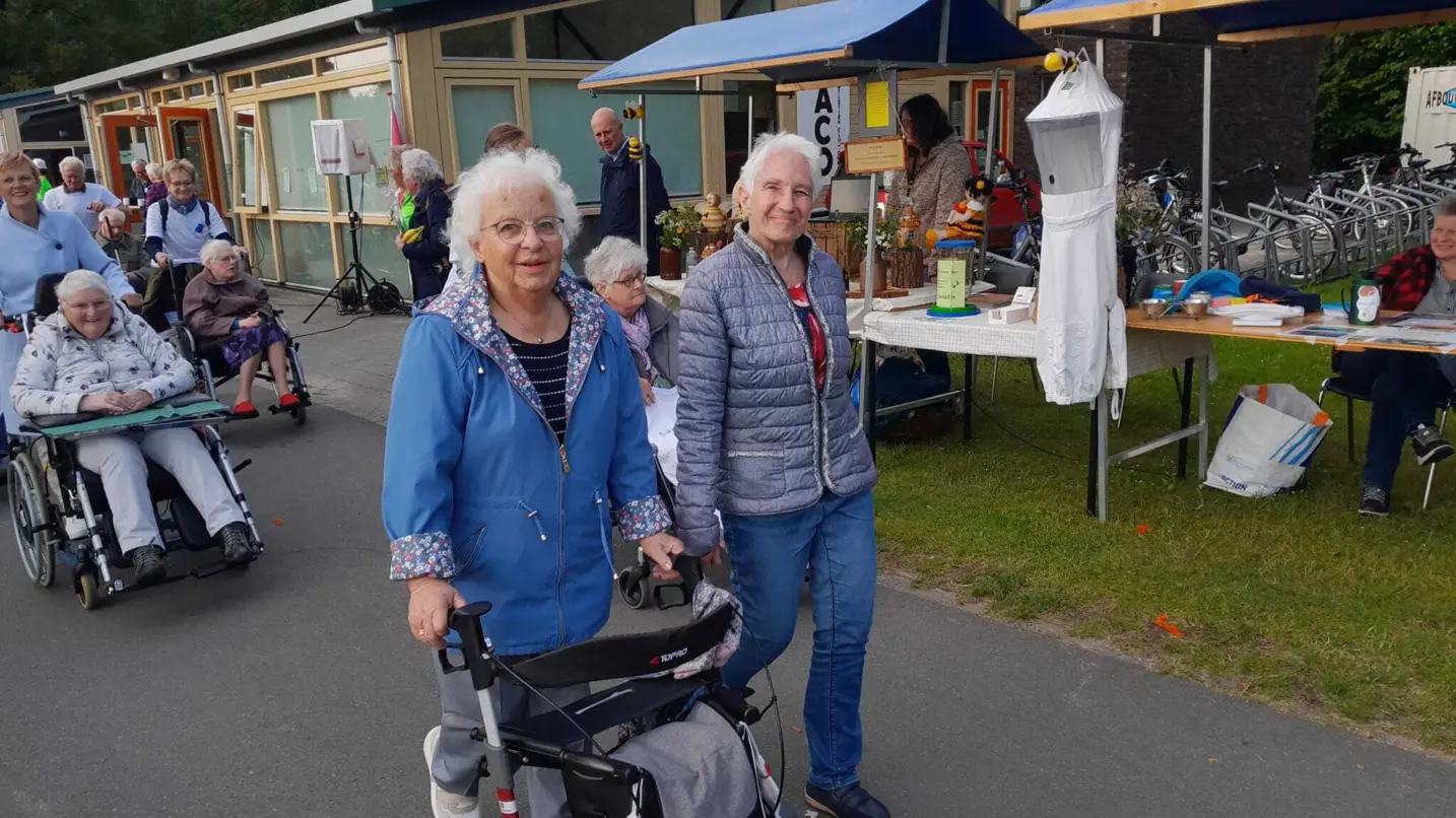 Ouderenzorglocaties samen naar de finish tijdens Wandel4Daagse Ommen