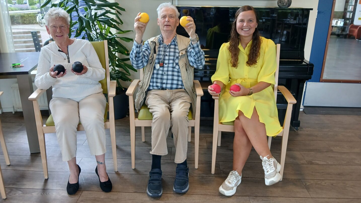 Vrijwilliger Clarise zorgt voor lach in wijksteunpunt Nijenhaghen