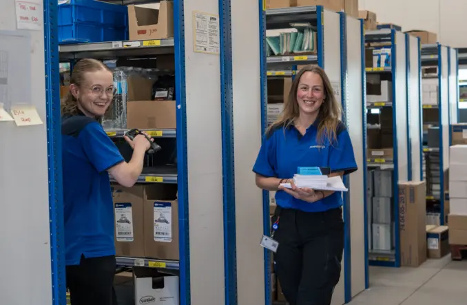 Logistiek Tessa en Manon werkenbij 9